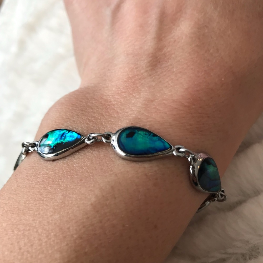 Beautiful mother of pearl look bracelet w/ closure